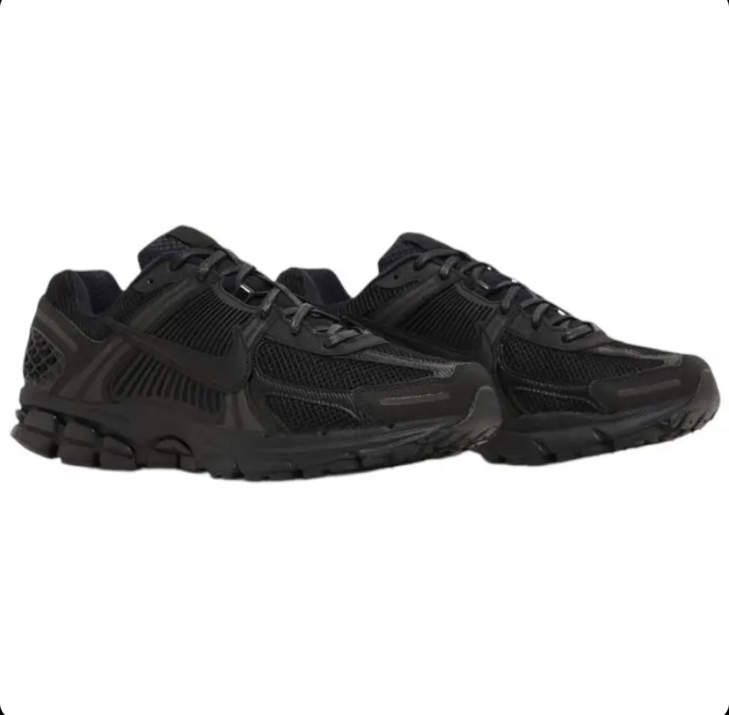 Nike Zoom Vomero 5 all black